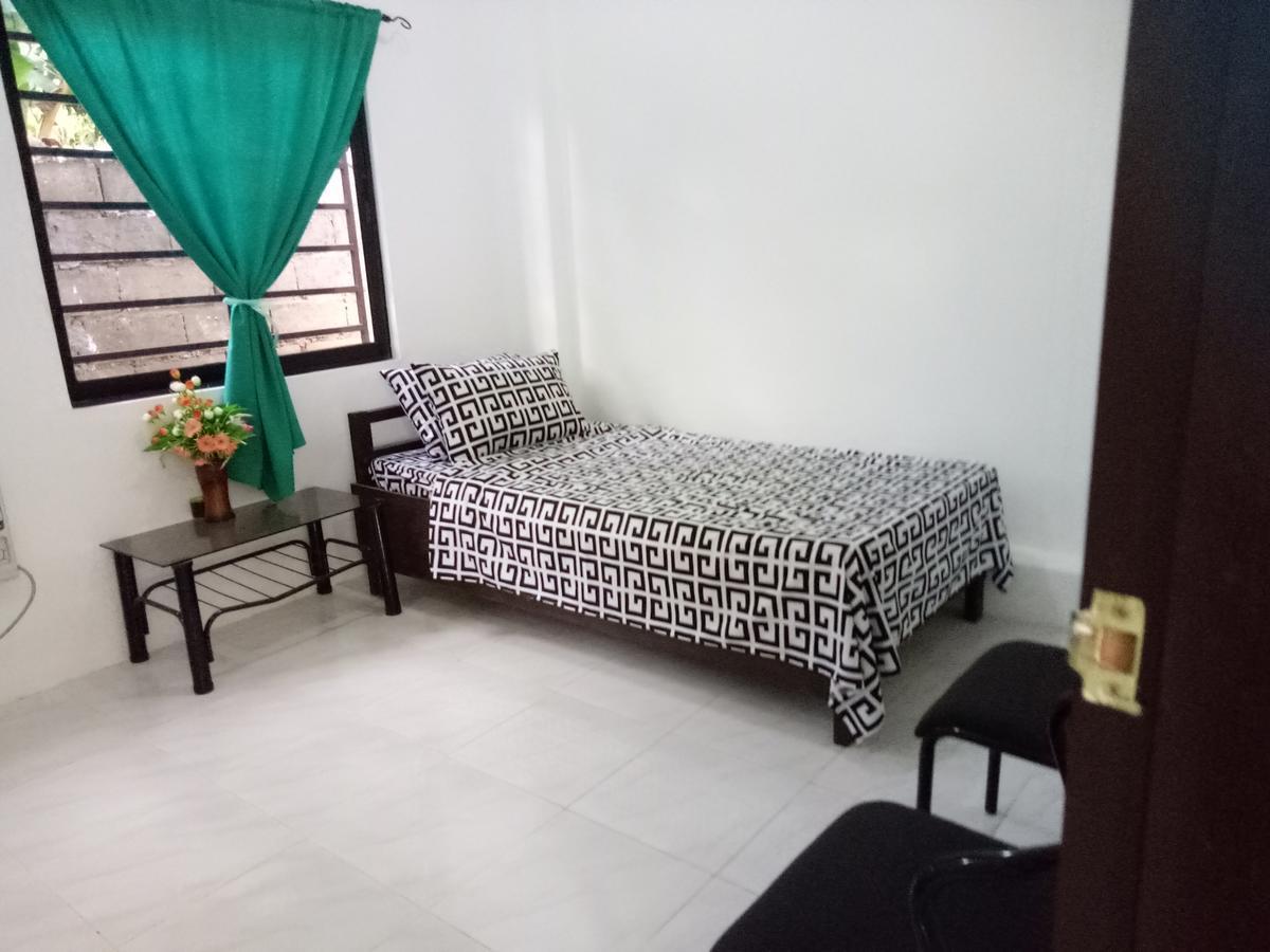 Jmp Hostel Coron Exterior photo